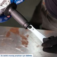 Der Akku-Winkelschleifer C-AG125-X von Scheppach verfügt über eine Schlüsselaufnahme mit zwei Löchern für den Montage-Schlüssel.