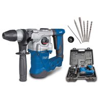 Der Scheppach Bohrhammer DH1300 Plus mit Anti-Vibrationskontrolle, inklusive Koffer, Bohrer- und Meißelset. Das Set enthält verschiedene Bohrer und Meißel. Der Bohrhammer hat eine Leistung von 1250W und eine Schlagkraft von 5J.