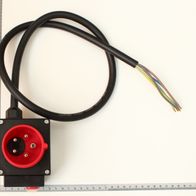 SSK 400V Schalterstecker-Kombination von Scheppach. Das Kabel ist 850 mm lang und hat einen 5x1,5mm² Querschnitt. Das Bild zeigt den Stecker von vorne.