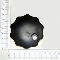 Ein schwarzer Verschluss mit achtseitiger Form und zentraler Öffnung. Das Teil wird von oben gezeigt.