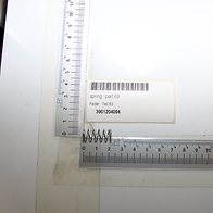 Scheppach-Druckfederteil (Teil 63) mit Beschriftung und Maßband