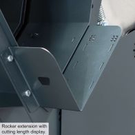 Rocker-Erweiterung mit Anzeige der Schnittlänge. Die Anzeige zeigt die aktuelle Schnittlänge an, was eine präzise und einfache Einstellung ermöglicht.