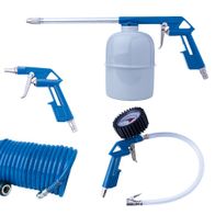 Zubehör-Set Kompressor 5-teilig Scheppach. Gezeigt von der Seite. Enthält verschiedene Düsen und einen Druckmesser.