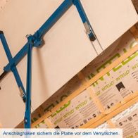 Trockenbauplatte sichern mit Anschlaghaken gegen Verrutschen in Trockenbaulift