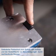 Federnder Parkschuh zum Schutz des Hobels und der Arbeitsfläche vor Beschädigungen durch abknallende Messer