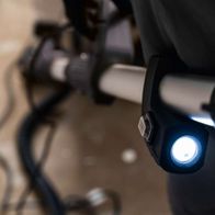 Wand- und Deckenschleifer DWS90X Woodster mit LED-Leuchte, Ansicht von vorne.