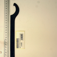 Hakenschlüssel lang 305x38x4 von Scheppach, gezeigt von der Seite mit einem Maßstab daneben.