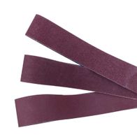 Schleifband-Set L 686 x B 50 mm K 60/120/180, drei Schleifbänder in burgunderfarbenem Design, von der Seite fotografiert.