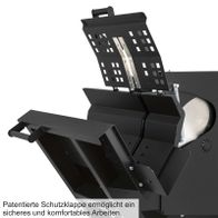 Patentierte Schutzklappe ermöglicht sicheres und komfortables Arbeiten. Die Wippsäge WOX D700 Black Edition von Scheppach verfügt über eine Schutzklappe, die für erhöhte Sicherheit und Komfort sorgt.