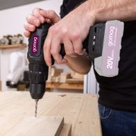 Der Akku-Schlagbohrschrauber GO-SBS60BL gomag hat eine 20V Batterie mit 2.0 Ah Li-Ion Power und eine Drehzahlregelung von 10 bis 13. Praktisch für verschiedene Anwendungen.