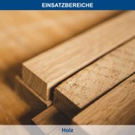 Holzstapel mit markierten Einsatzbereichen für Holzverarbeitung