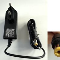 Ladegerät mit Stecker Ø5,5 /Ø1,7mm gelb 230V AC / 12V DC, Ansicht von vorne.