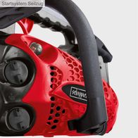 Das Startsystem Seilzug der Benzin Kettensäge CSP2540 Scheppach ermöglicht ein einfaches Starten der Säge. Die Scheppach Kettensäge ist mit einem ProCut Schwert ausgestattet und hat einen 25,4cm³ 2-Takt Motor mit 1PS.