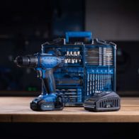 Scheppach-Werkzeugkoffer mit Akku- und Ladegerätset, inkl. Bohrmaschine mit Akku und Griffillustrationen für Spannbereich und Drehmoment