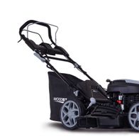 Benzin-Rasenmäher BLM560-225ES Woodster von Scheppach, seitliche Ansicht.