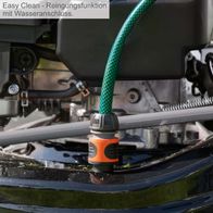 Der Benzin-Rasenmäher LM161-46S von Scheppach verfügt über eine Easy Clean-Reinigungsfunktion mit Wasseranschluss für einfache Reinigung.