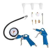 Kompressor Aircase Scheppach mit Zubehörset. Gezeigt von der Seite. Enthält Schläuche, Düsen und ein Manometer.