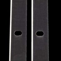 Hobelmesser 308 x 22 x 1,8 mm von Scheppach. Zwei Messer mit Löchern für die Befestigung. Ansicht von der Seite.