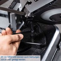 Die Metallbandsäge MBS1200 von Scheppach ermöglicht das Sägen von Gehrungen im Winkelbereich von 0° bis 45°.