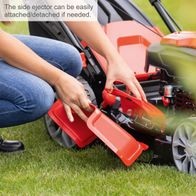 The side ejector of the petrol lawnmower MS225-56E by Scheppach can be easily attached or detached if needed.