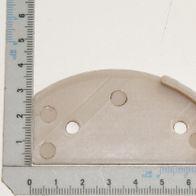 Nockenplatte aus Kunststoff mit vier Löchern, von oben fotografiert. Die Platte ist etwa 6 cm breit und 3 cm hoch.