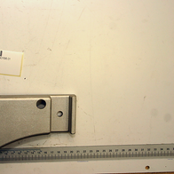 Zwischenstück links 401595.01, Artikelnummer 89320029. Gezeigt von vorne auf weißem Hintergrund.