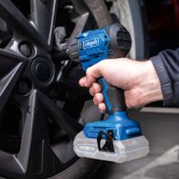 Der Akku-Schlagschrauber BC-IW350-X von Scheppach bietet Drehmomentstufen von 180-350-370Nm und eine Aufnahme von 1/2 Zoll. Er ist mit Brushless-Technologie ausgestattet.