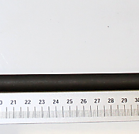 Greiferachse RD 12x430 von Scheppach, gezeigt von der Seite mit einem Lineal zur Größenveranschaulichung.