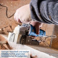 Die Lackfräse LFR720 von Scheppach bietet geringeren Verschleiß und raschen Arbeitsfortschritt gegenüber herkömmlichen Schleifgeräten.