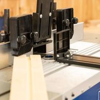 Tischfräsmaschine-Features: Spannvorrichtungen für 6/8/12 mm mit präziser Verstellung