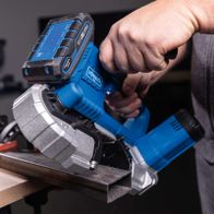 Scheppach Akku-Metallbandsäge mit Anzeige für Drehzahl und Schnittleistung