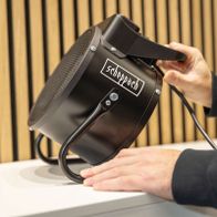 Scheppach-Produkt mit integriertem Halter und Kabelmanagement für präzise Handhabung