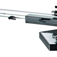 Solo-Quertisch für Forsa, seitliche Ansicht, Metallrahmen mit schwarzem Tischblatt und verstellbaren Schrauben.