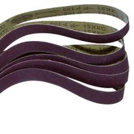 Scheppach-Schleifband, mehrere Bänder übereinandergelegt, mit Beschriftung 'GXK51-P100'.