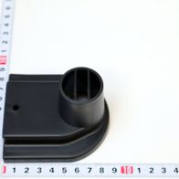 Abdeckung mit Stutzen, Ansicht von oben, neben einem Lineal zur Größenveranschaulichung.