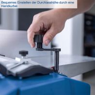 Bequemes Einstellen der Durchlasshöhe durch eine Handkurbel. Die Handkurbel ermöglicht eine einfache und präzise Höhenverstellung des Hobels.