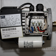 Elektromotor mit integriertem Frequenzumrichter und Kabelanschluss, Modell 101439216