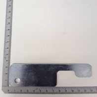 Ein Blech von Scheppach, gezeigt von der Seite mit einem Lineal zur Größenveranschaulichung.