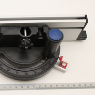 Querschneidlehre kpl. von Scheppach, gezeigt von der Seite mit einem Lineal daneben zur Größenveranschaulichung.