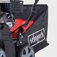 Der Benzin-Vertikutierer SC55P von Scheppach verfügt über einen Fangkorb mit 40 Liter Fassungsvermögen. Der Fangkorb ist abnehmbar und ermöglicht das einfache Entleeren des gesammelten Materials.