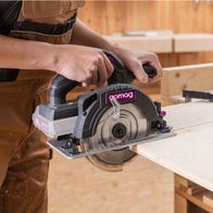 Die Akku-Handkreissäge GO-HKS165BL gomag verfügt über eine 20V-Lithium-Ionen-Batterie und ein robustes Design für präzises Schneiden. Sie bietet eine hohe Schnittkapazität und einfache Handhabung.