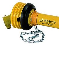 Gelenkwelle w 100 von Scheppach, gezeigt von der Seite mit Sicherheitsketten an beiden Enden.