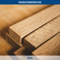 Holzstapel mit markierten Einsatzbereichen für Holzverarbeitung