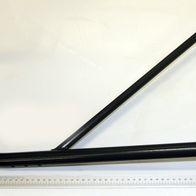 Griffrahmen links ab BJ 2015, Ansicht von vorne. Maßstab zur Größenveranschaulichung.