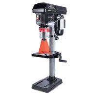 Tischbohrmaschine BTD19Vario-BE Scheppach mit 550W Leistung, 1,5mm -13 mm Spannfutter und Vario-Speed von 440 bis 2580 min-1, geeignet für Holz, Metall und Kunststoff. Die Maschine wird von der Seite gezeigt.