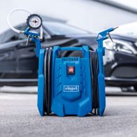 Der Scheppach Kompressor Airforce 7 mit 8 bar Arbeitsdruck, 180 L/min, ölfrei und mobil. Inkl. Reifenfüller, Luftpistole und Adapter. 8m Arbeitsradius.