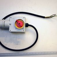 Schalter-Stecker-Kombination mit Skala und Kabel, von vorne fotografiert.