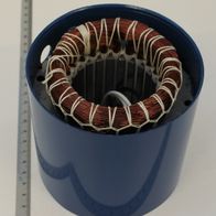 Stator kpl. von Scheppach, frontalansicht. Der Stator hat eine zylindrische Form mit gewickelten Spulen.