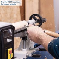 The DM1100T wood turning lathe by Scheppach is suitable for various projects. It can handle workpieces up to 1000 mm and features 4 speeds. The device comes with an accessory set.