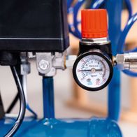 Scheppach-Kompressor mit Druckmesser und Regler für Gasversorgung